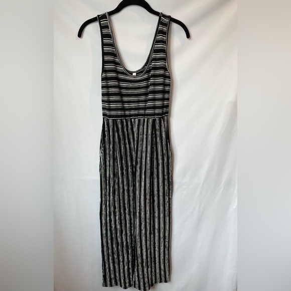 Jumpsuit with pockets - Picture 3 of 5